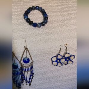 Set of blue earrings and bracelet
